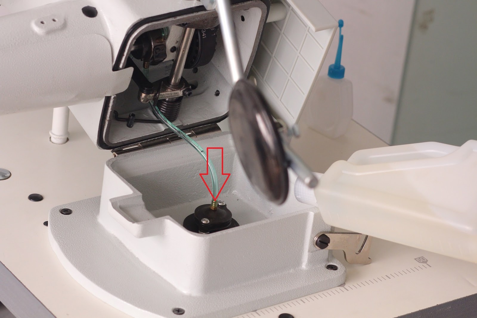 Heavy duty industrial sewing machines