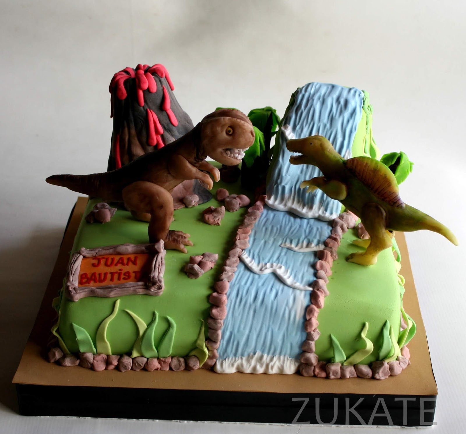 TORTA DE DINOSAURIOS PARA JUAN BAUTISTA | ZUKATE