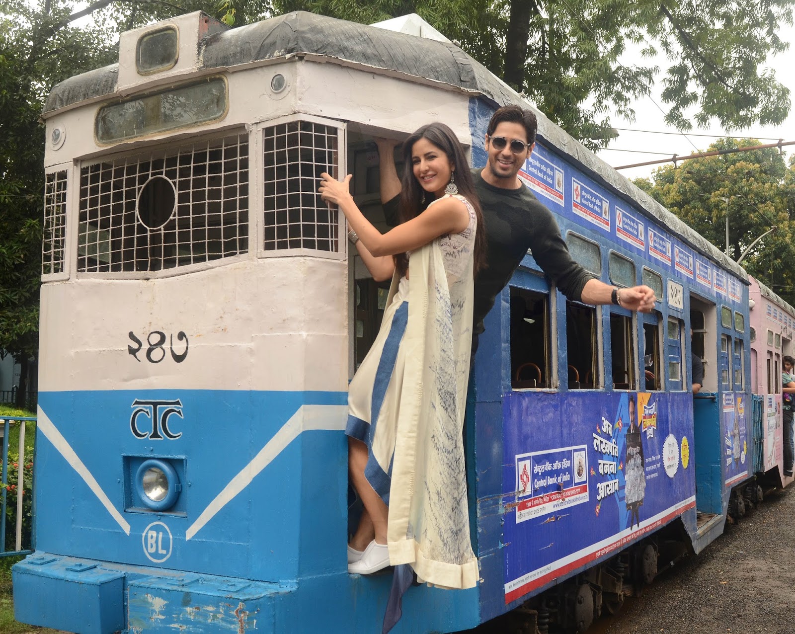 Katrina Kaif Looks Gorgeous At Film 'Baar Baar Dekho' Promotions In Kolkata