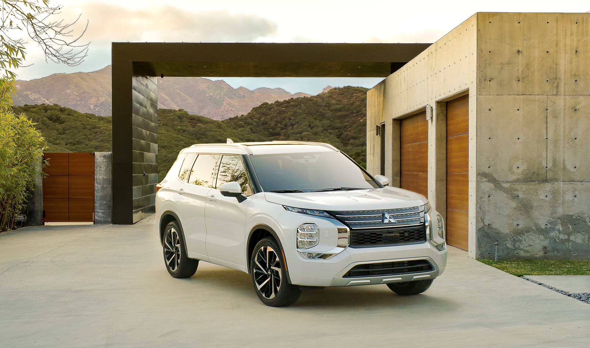 Mitsubishi Motors Introduces All-New 2022 Outlander In World's First Amazon Live Reveal Event