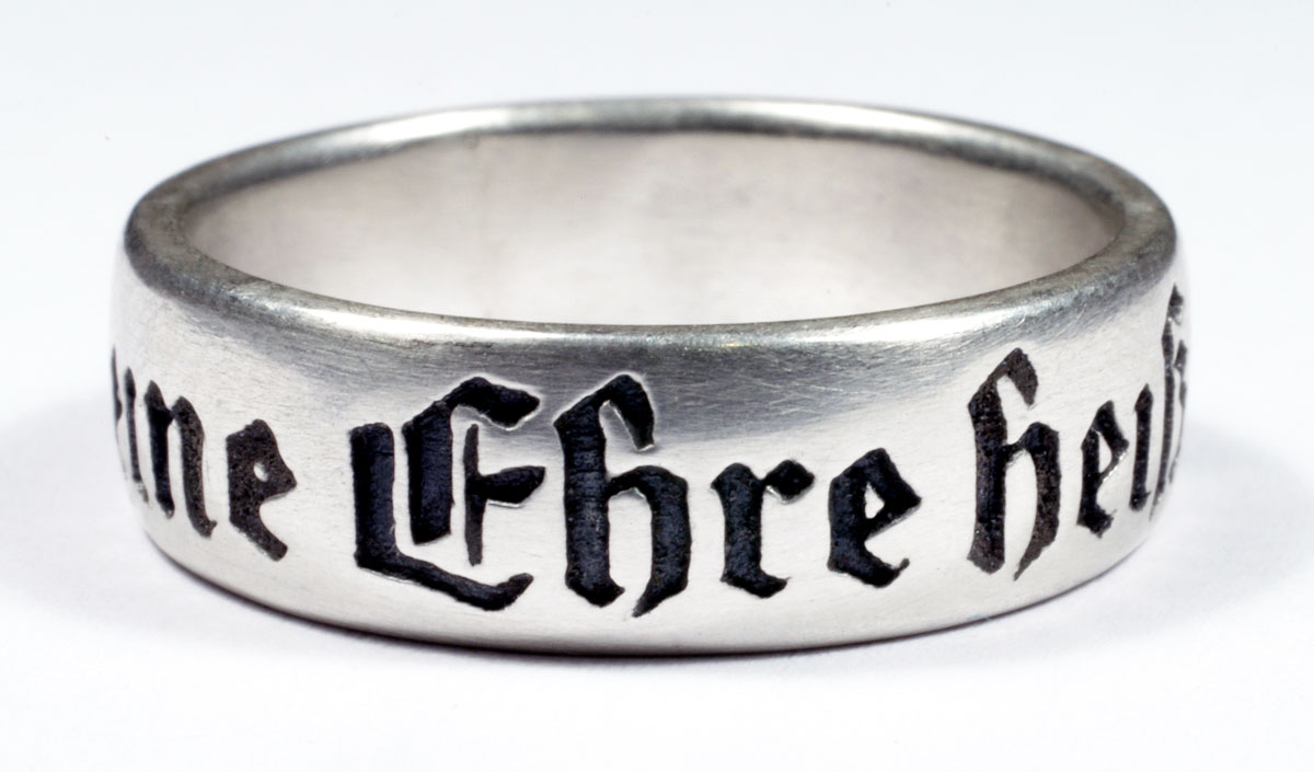 Верность на английском. Meine Ehre heißt Treue кольцо. Кольцо meine Ehre heißt Treue серебро. Перстень meine Ehre heißt Treue!. Моя честь это верность.