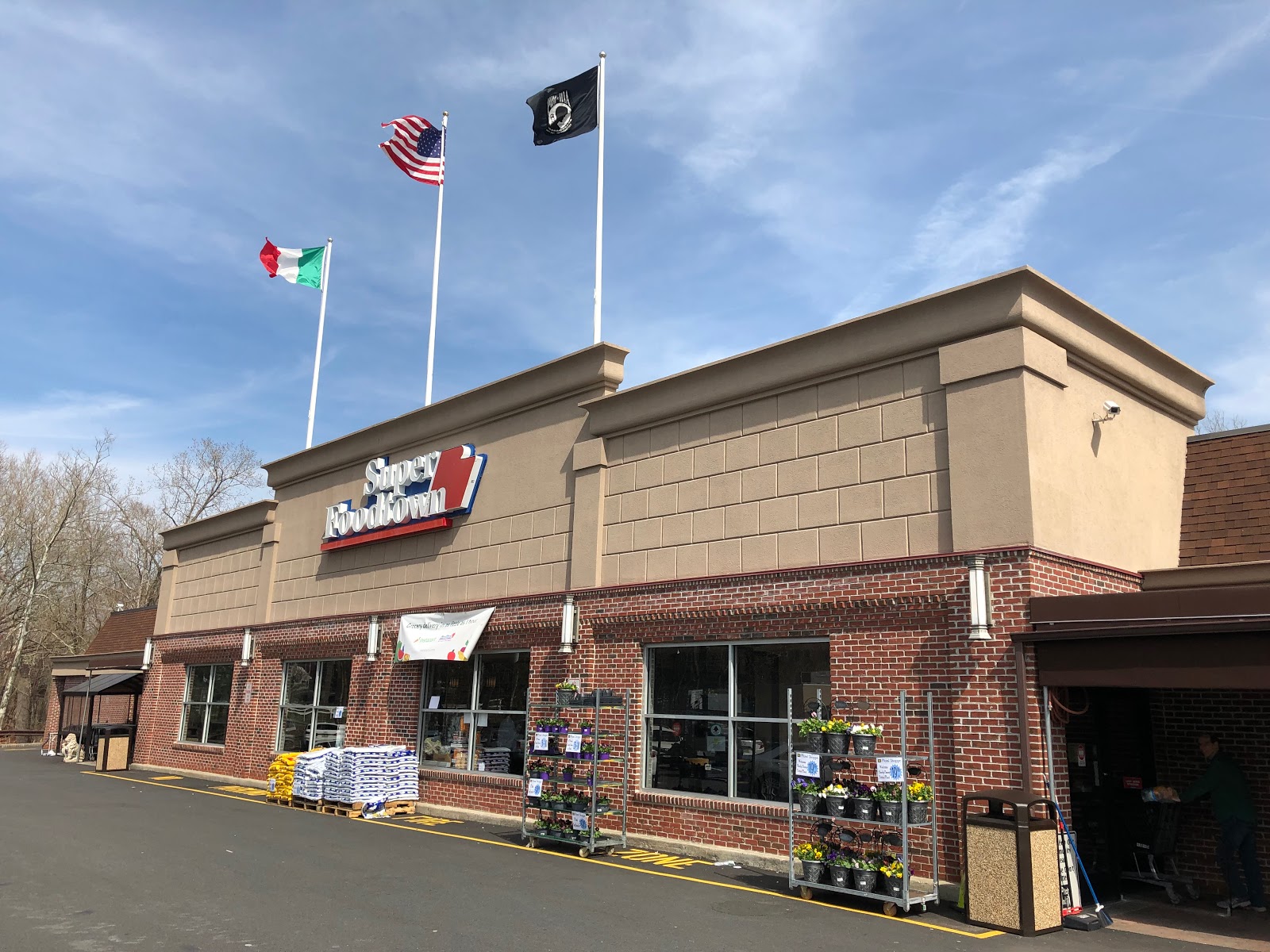 Look Inside Foodtown Cedar Grove, NJ