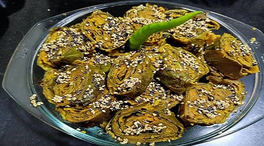 पट्यूड़/पातरा - कुमाऊँनी रैसिपी, patra ya patyud ek kumaoni recipe,Colocasia leaves recipe, kumaoni khan pan, kumaoni cuisine