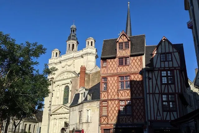 Loire Valley Itinerary: Half timbered buildings in Saumur