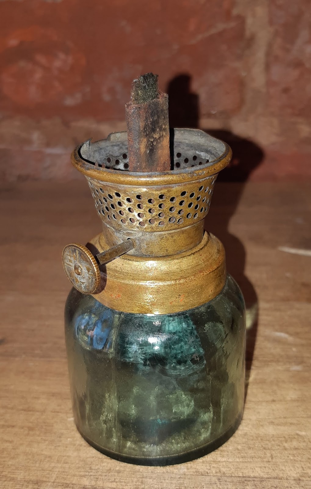 керосиновая лампа львов. старинная керосиновая лампа матадор. старинная керосиновая лампа 19 век. керосиновая лампа 18-19 век с огнем. старинные лампы 19 века.