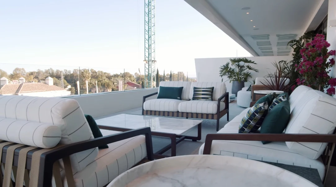 37 Interior Design Photos vs. Luxury Marbella Penthouse By FENDI CASA