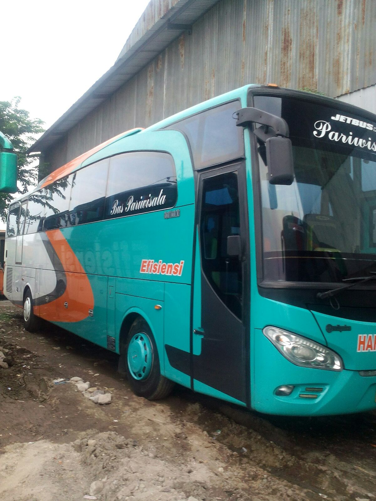 Sewa Bus Pariwisata Trans Surabaya: Jelajahi Kota Pahlawan dengan Nyaman dan Mudah