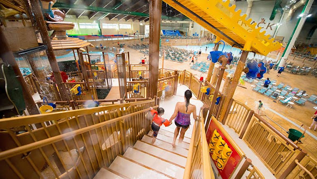 great wolf lodge water park with stairs