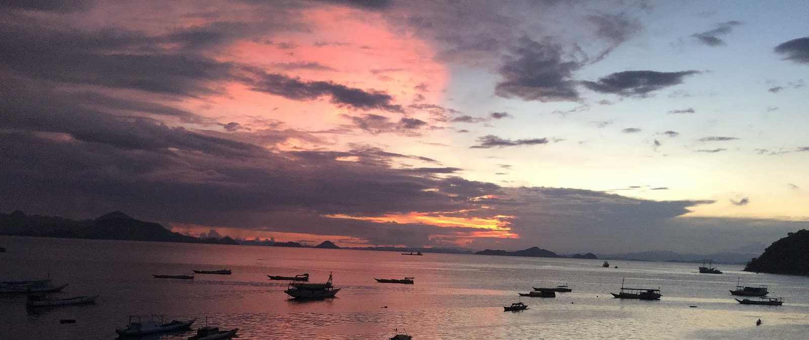 Sunset di Labuan Bajo - Fun Fearless Traveler