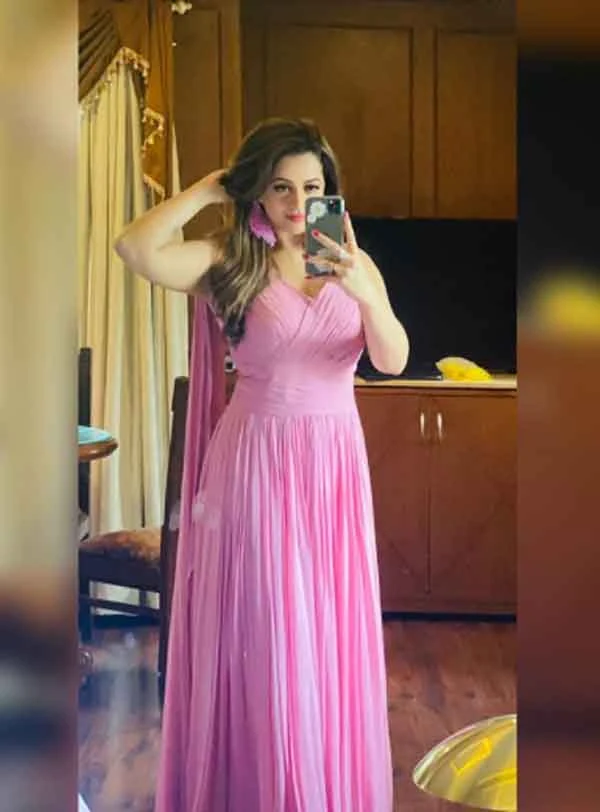 News, National, India, Bangalore, Entertainment, Actress, Social Media, Instagram, Actress Bhavana pink gown latest photos go viral on social media