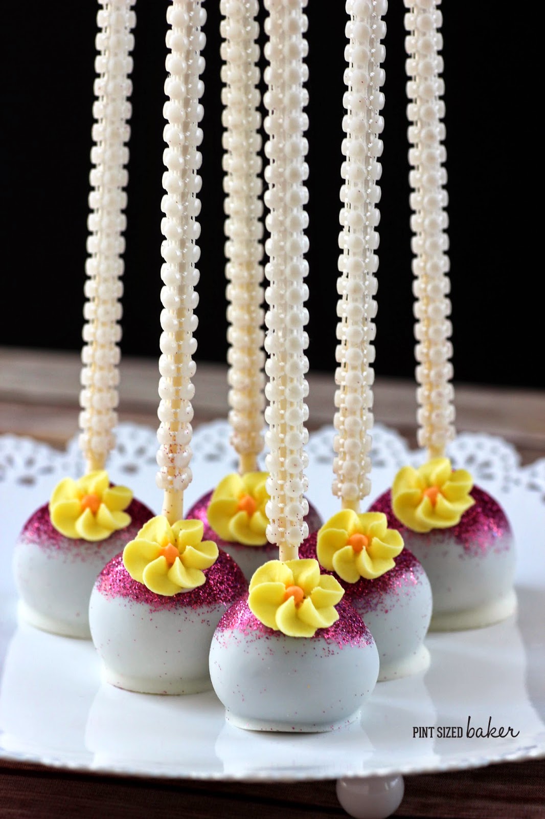How to Make Glitter Topped Cake Pops 4 1+ps+Glitter+and+flower+cake+posp+(12)