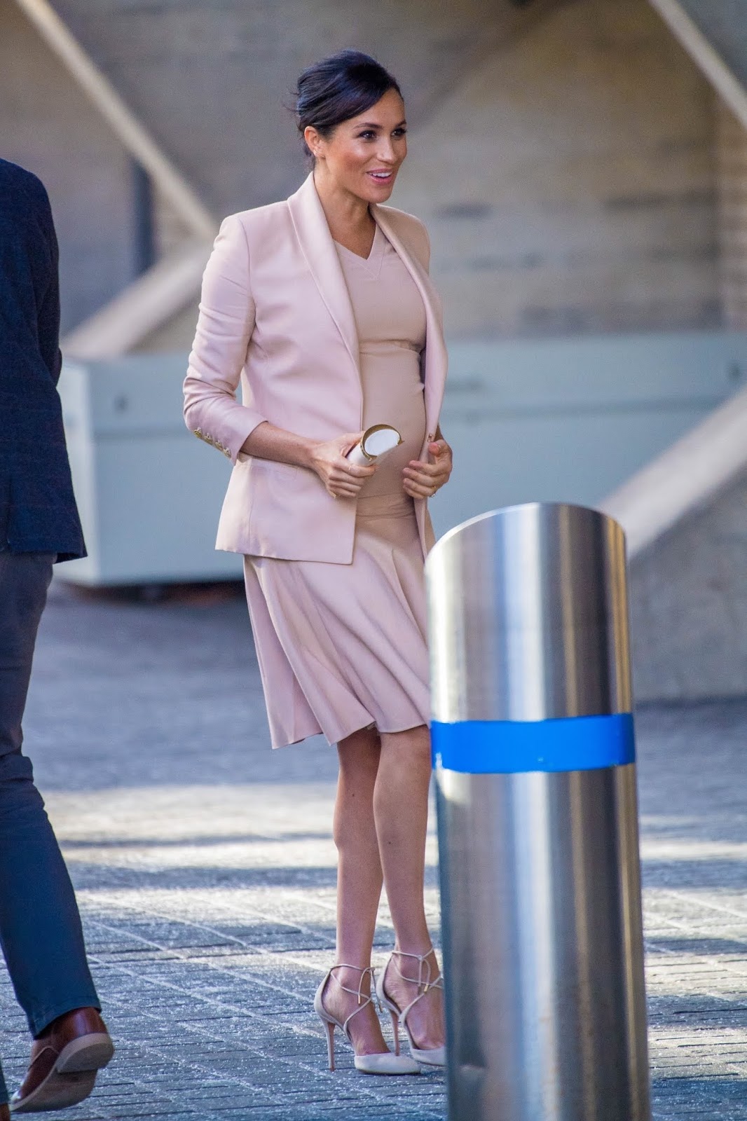 Meghan Markle Visits The National Theatre In London 01