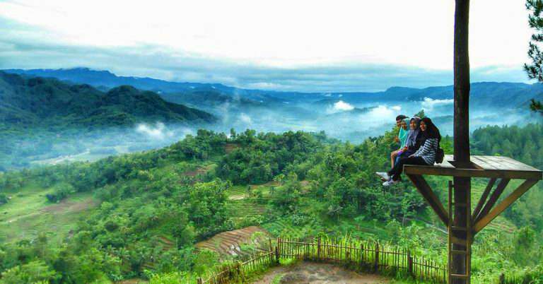 Keindahan Bukit Pentulu Indah Dengan Hijaunya Hutan Pinus Keindahan Bukit Pentulu Indah Dengan Hijaunya Hutan Pinus