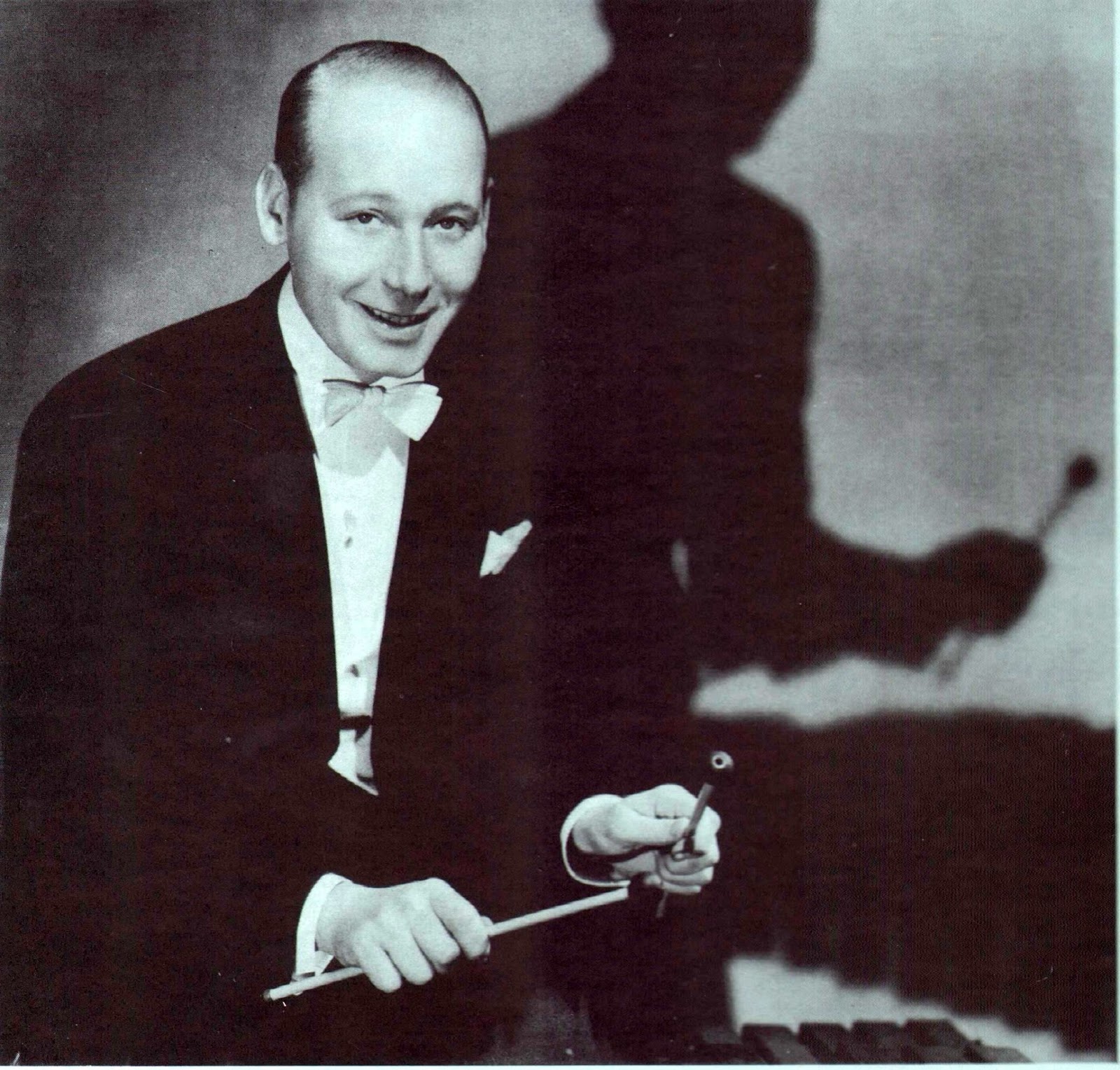 Los Angeles Files Vibraphonist Red Norvo 1999 Woodlawn Cemetery