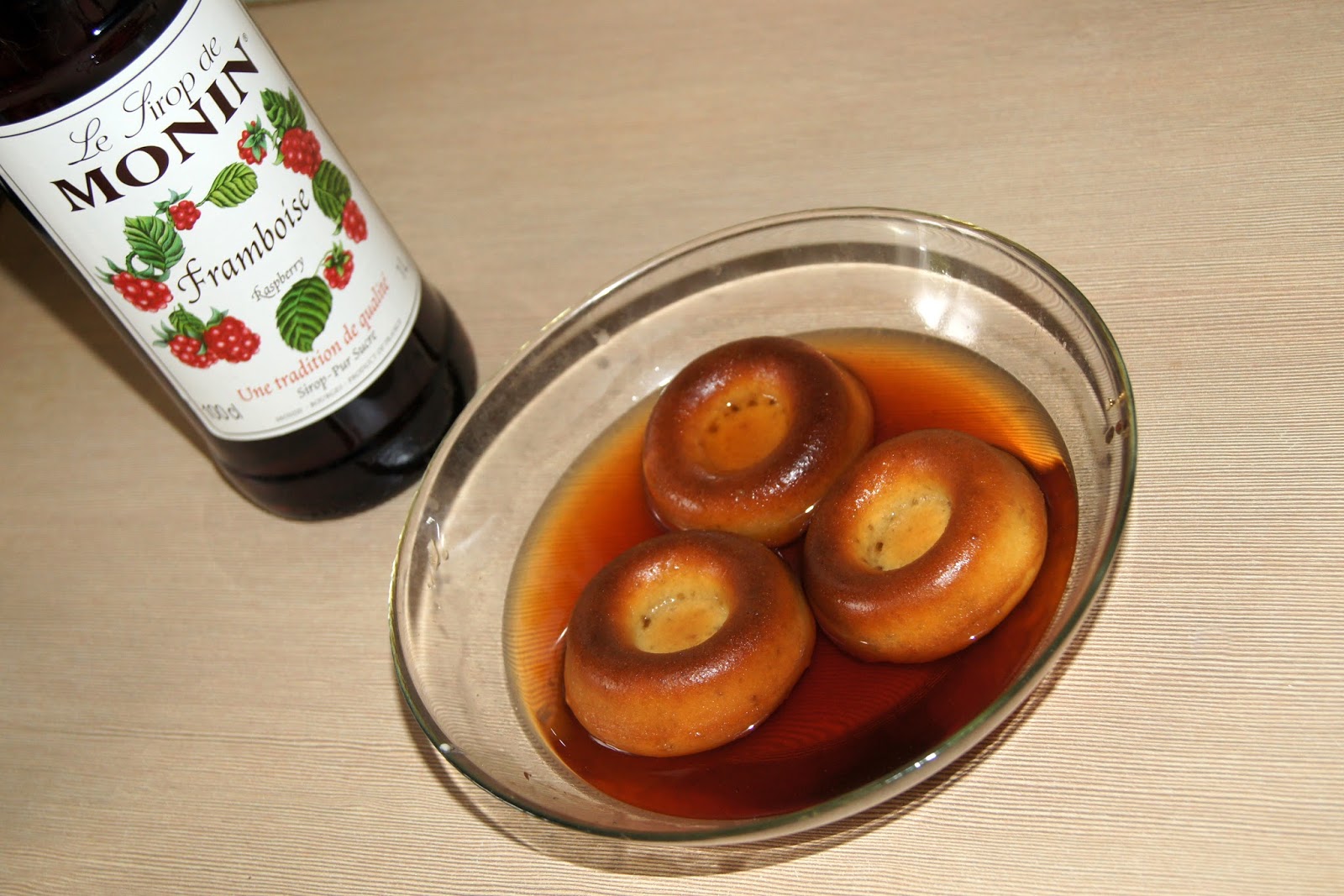 Сироп для ромовой бабы. Приготовление ромовой бабы. Ромовые бабы в сиропе. Пропитка для ромовой бабы. Сироп для промочки бисквита.