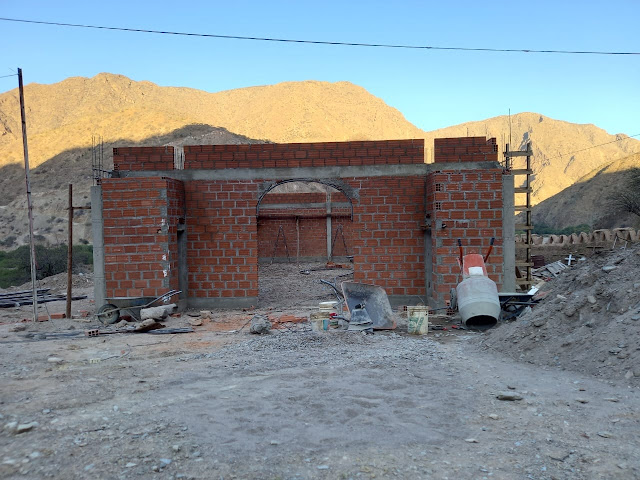 Dies ist der Baufortschritt der Kapelle in Pampa Grande Bolivien.
