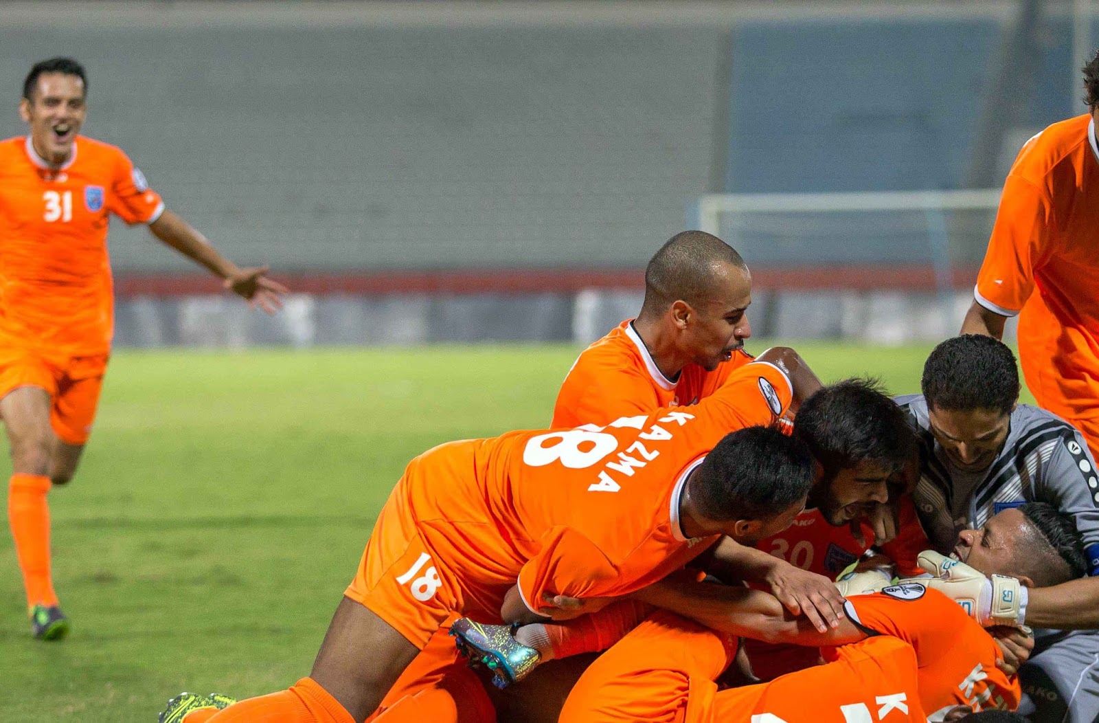 Una asistencia de Campos pone al Kazma finalista en Kuwait (video