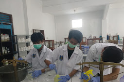 Ditengah Wabah Covid-19 : SMK Muhammadiyah Kota Magelang Berinovasi Membuat Hand Sanitizer