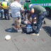 Motociclista embiste a dos peatones, los tres resultan heridos
