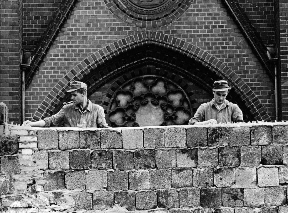 The Construction of the Berlin Wall, 1961 ~ Vintage Everyday