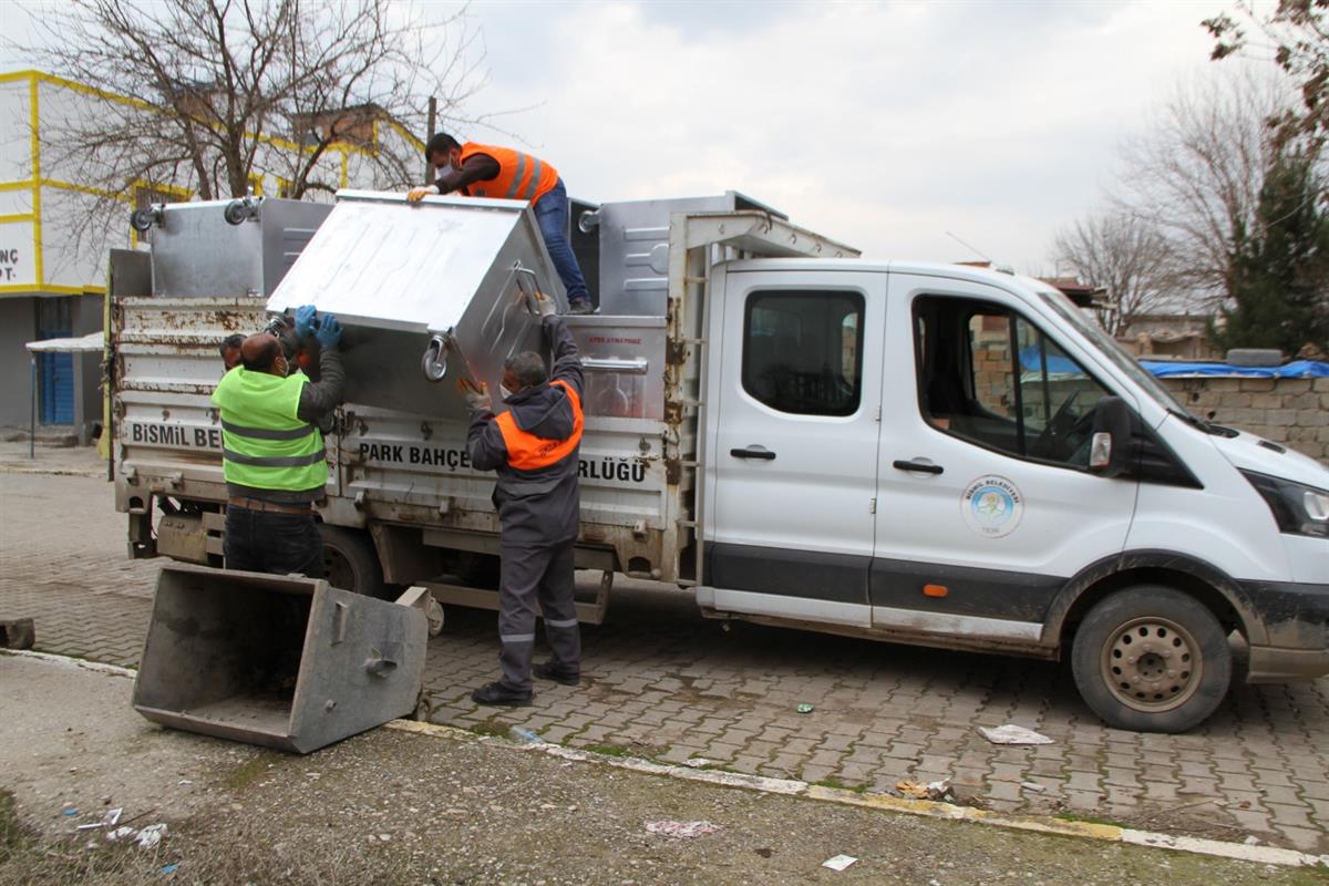 Bismil Belediyesinin çöp konteyner dağıtımı sürüyor