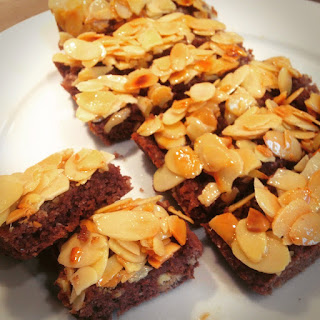 Low Carb Biskuitteig mit Mandeltopping