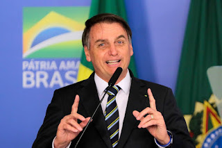 sorrindo  foto presidente jair messias bolsonaro, foto bolsonaro 2020 ,foto presidente do brasil 