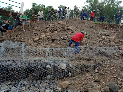 KORAMIL MIRI  KARYA BHAKTI BRONJONGISASI EMBUNG GREMBYUK  BERSAMA WARGA