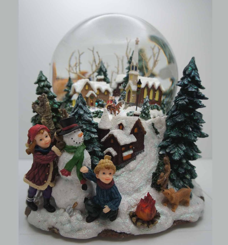 Regali di Natale le palle di vetro con la neve finta dentro Regali di Natale le palle di vetro con la neve finta dentro