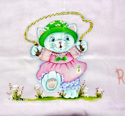 fralda rosa com pintura de gatinha