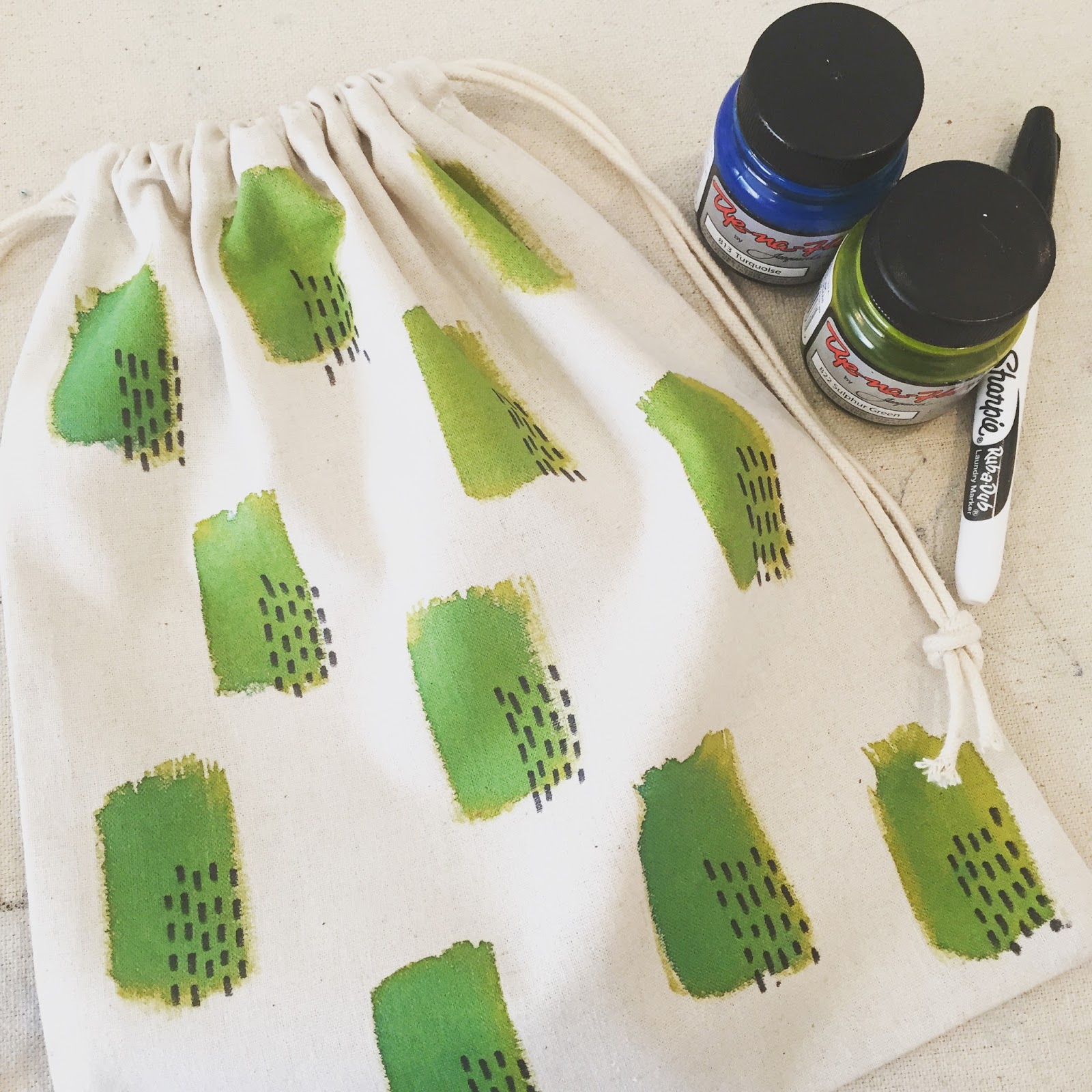 Spotted Stones fabric painting the modern way (Beyond Cotton)