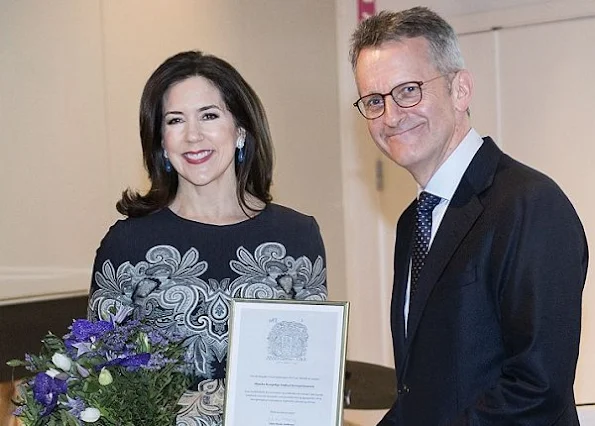 Crown Princess Mary wore Oscar de La Ranta Print dress, Quidam Alligator Clutch, Gianvito Rossi Pumps, Massimo-Dutti Reversible coat