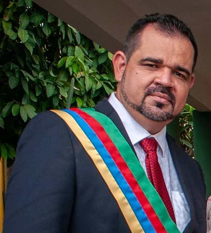 BLOG JO FERNANDES : João Carlos é empossado prefeito de Buriticupu.