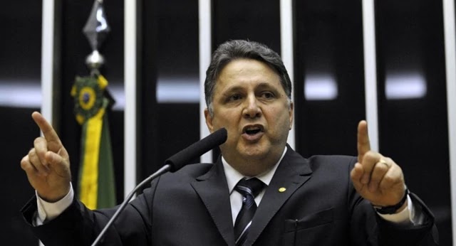 Justiça do RJ concede habeas corpus a casal de ex-governadores Garotinho e Rosinha O casal dos ex-governadores Anthony Garotinho e Rosinha Matheus foi solto pela Justiça do Rio de Janeiro um dia após a prisão