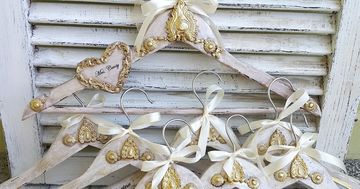 Martinel Wedding Hangers in vintage and gold