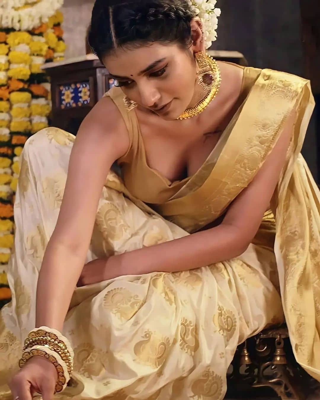 Actress Priya Prakash Varrier Latest Hot Photos in Saree