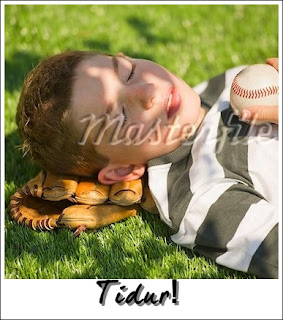 Jangan tidur atas glove sofbol anda