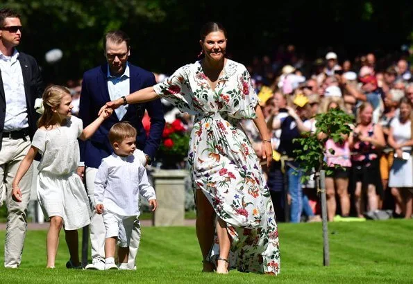 ASOS maxi dress with cape back and dipped hem in light floral print. Queen Silvia, Princess Estelle