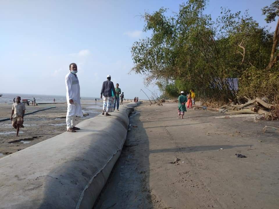 কথা রাখলেন এমপি আশেক; বেড়িবাঁধ রক্ষায় কাজ শুরু কথা রাখলেন এমপি আশেক; বেড়িবাঁধ রক্ষায় কাজ শুরু
