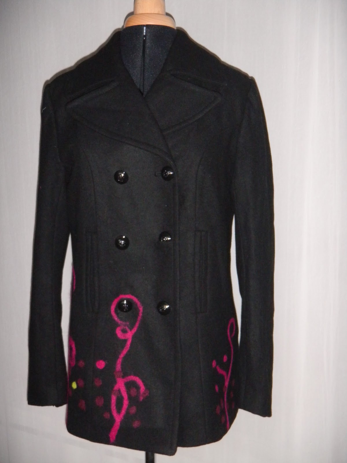 Les petites cr?�ations de Louise.h: Manteau en lainage customis?� avec de la laine feutr?�e