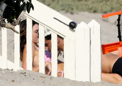 Kendall Jenner pakai bikini ditindih Devin Booker