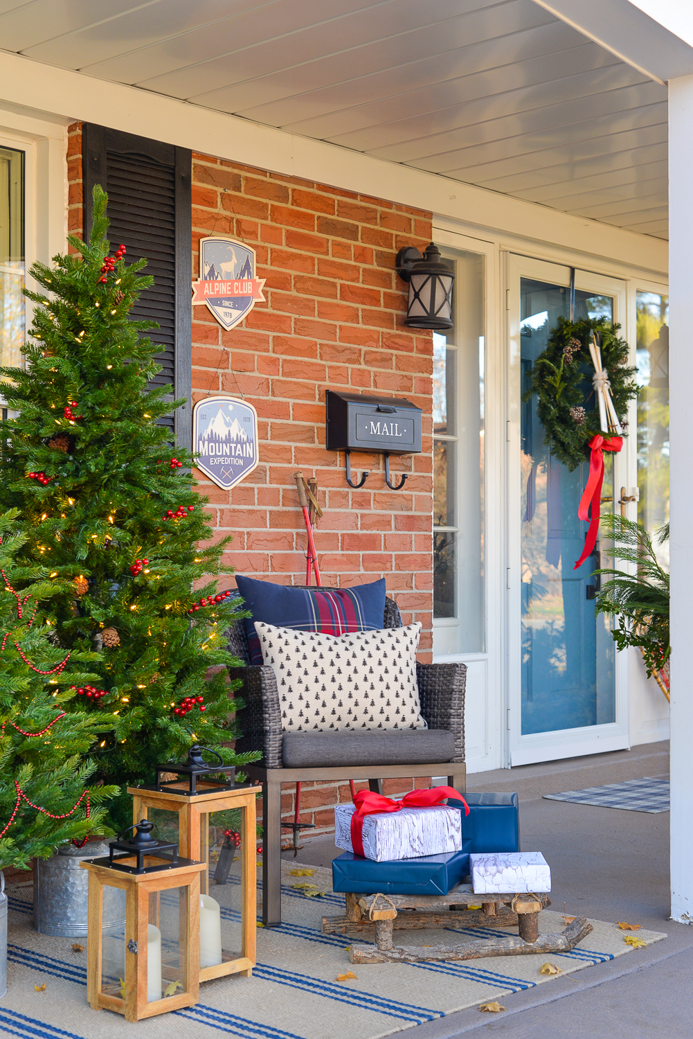 outdoor christmas decorating ideas front porch, porch christmas decor, country christmas porch