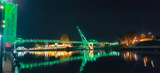 Waterfront Kuching di malam hari yang semakin menawan