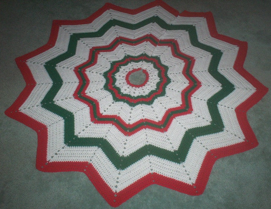 Kari's Crafts Round Ripple Christmas Tree Skirt