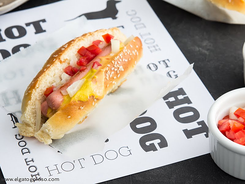 El gato goloso: pan fácil de perro caliente (hot dog)