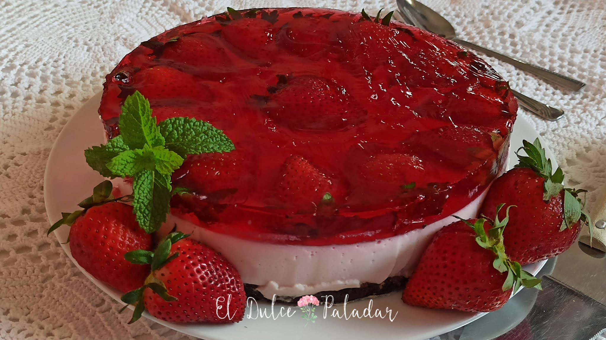 Tarta de fresas con base de galletas oreo