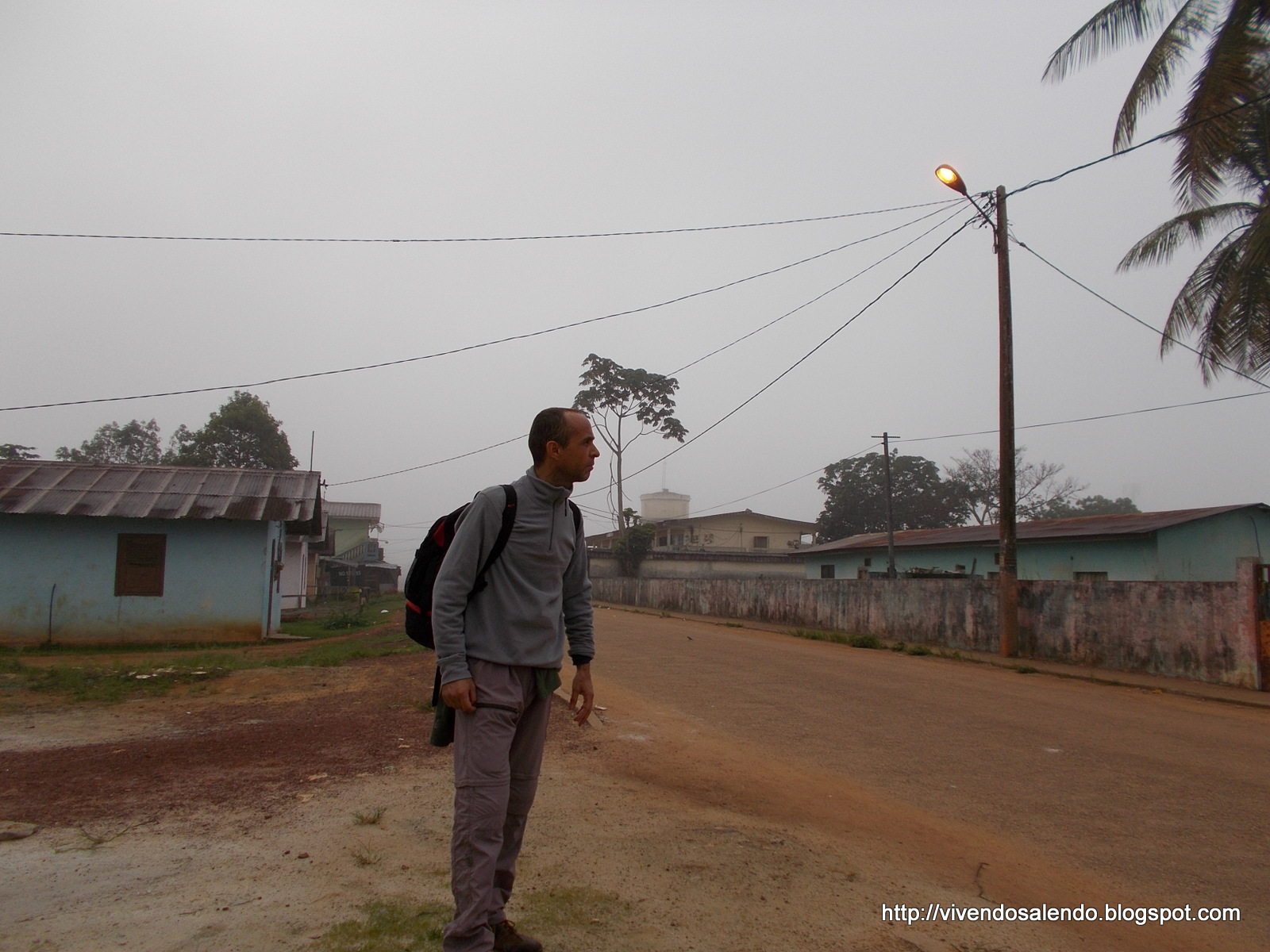 VIVENDO SALENDO Bitam, in Gabon le foto