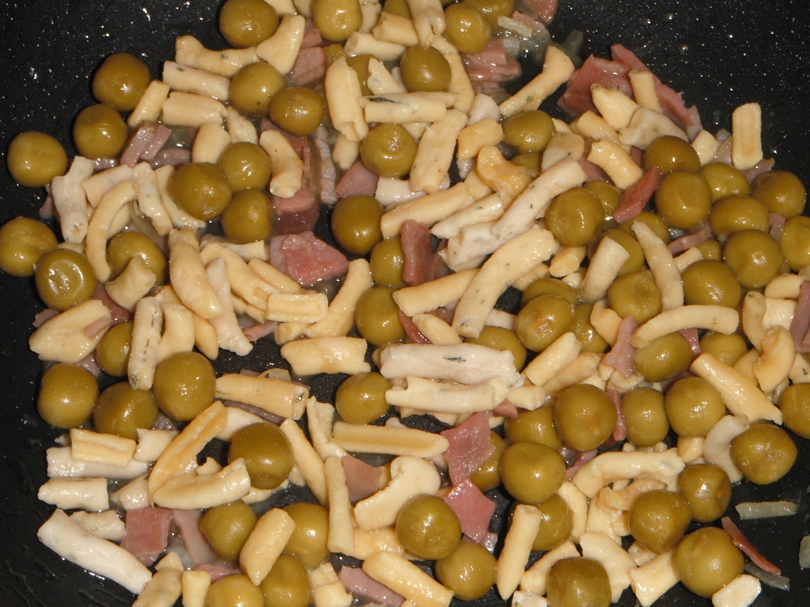 molly in cucina! LA MIA......PASTA & PISELLI!!