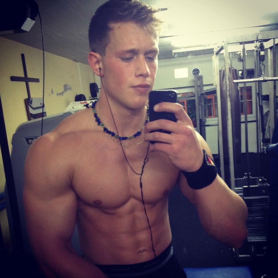 young-shirtless-muscular-teen-boy-gym-sexy-body-selfie
