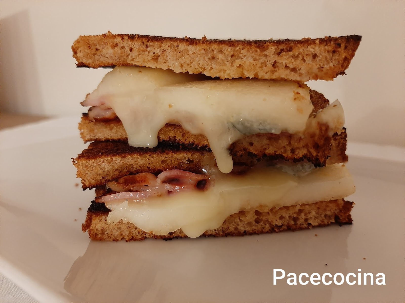 Pacecocina SÁNDWICH DE BACON, Y PERA